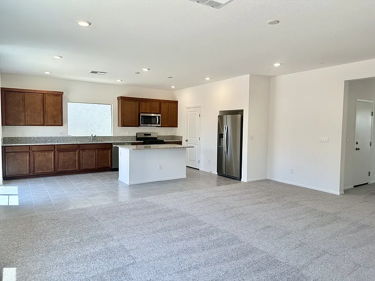 5595 Erindale Terrace Ave — Photo 4
