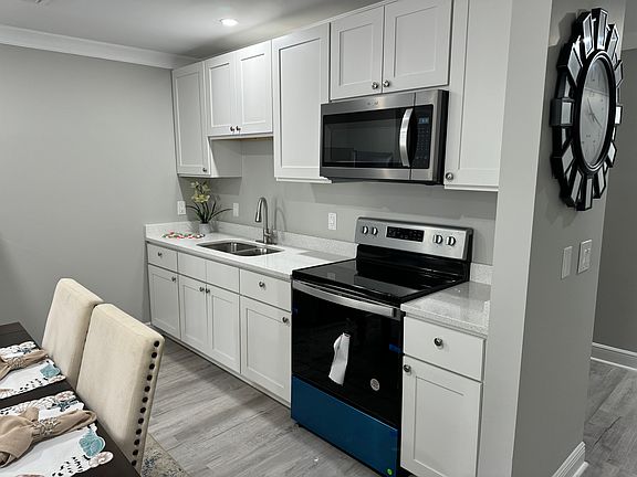 2nd image of 190 Howard St #190