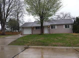 507 Saint John Dr, O'Fallon, MO 63366