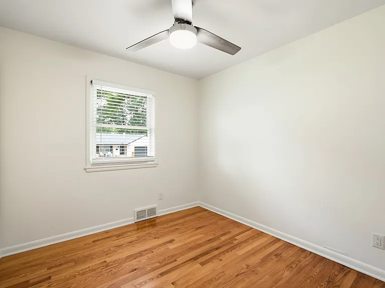 303 SW Pinnell Dr — Photo 12
