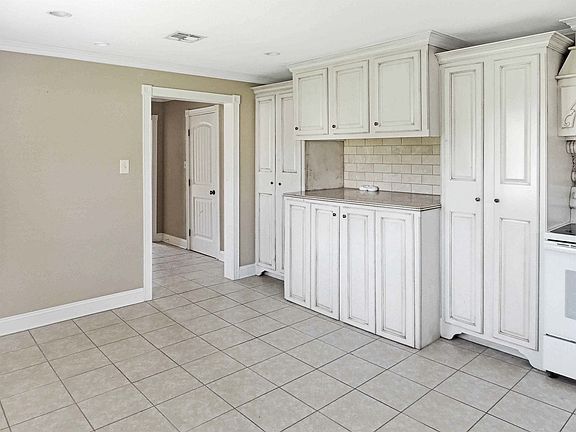 2nd image of 304 W Laodis St