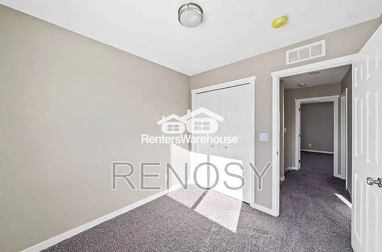 102 E Sycamore St — Photo 11