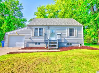 1902 Lindyview Ln, Bellevue, NE 68005