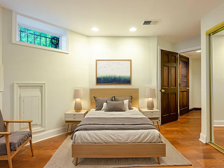 300 F St NE #BASEMENT — Photo 10