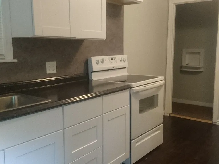 1013 E Louisiana St — Photo 6
