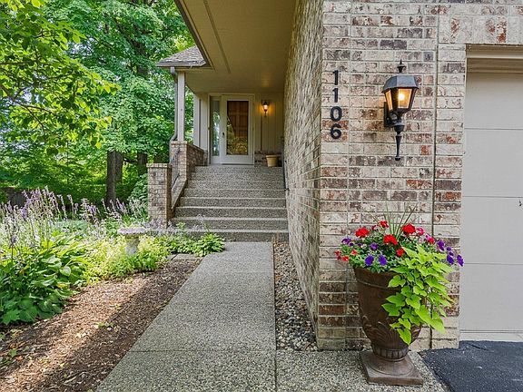 2nd image of 1106 Hollybrook Dr