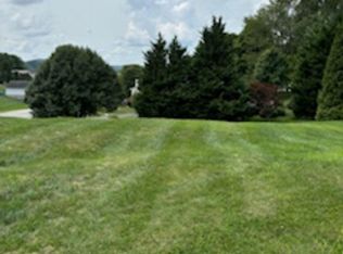 180 Kays Dr, Christiansburg, VA 24073