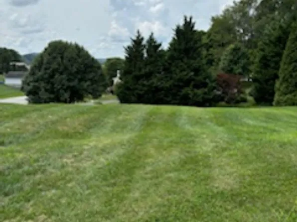 180 Kays Dr, Christiansburg, VA 24073