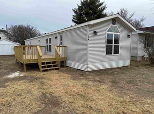 354 1st St SE, New Albin, IA 52160