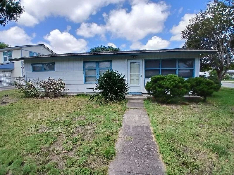 3 bed, 1.0 bath, 999 sqft, $1,200 — Photo 1