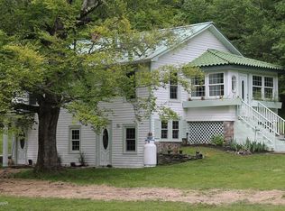 322 Twin Lakes Rd, Shohola, PA 18458