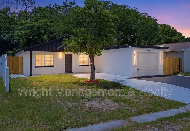 3029 Corona Dr — Photo 2
