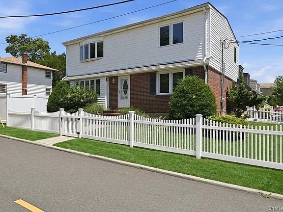 2nd image of 258 Marguerite Avenue