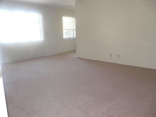 4th image of 992 College Dr APT 3