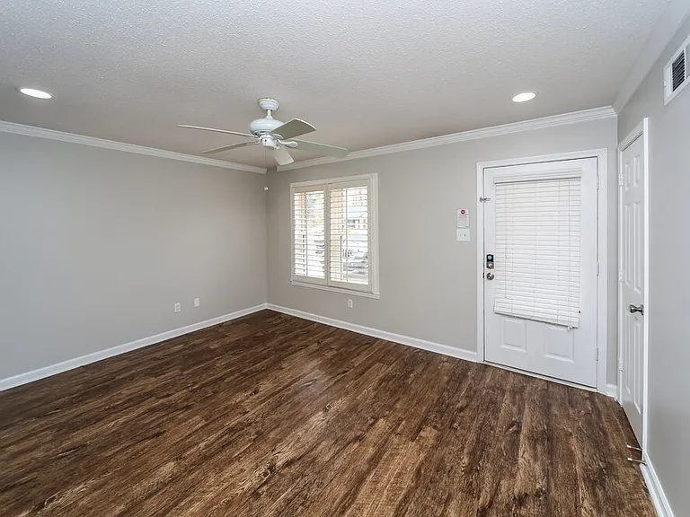 1585 Pepperwood St — Photo 4