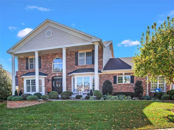 12334 Courtyard Lake Dr, Saint Louis, MO 63127