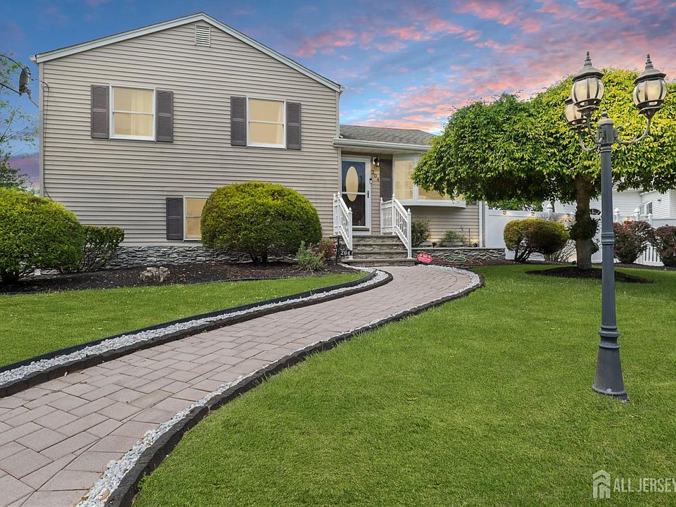 1st image of 204 Fred Allen Dr