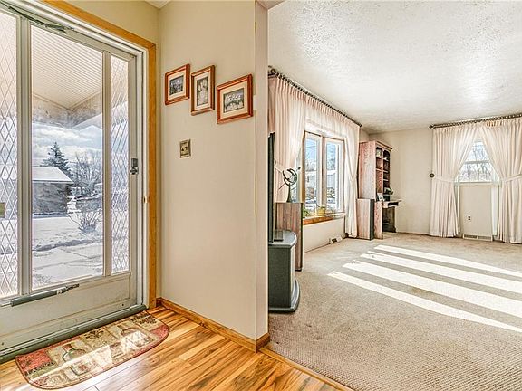 2nd image of 713 Robin Dr
