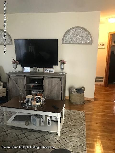 2nd image of 715 Sinclair Ave