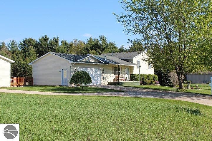 1st image of 13987 S Deer Trail Dr