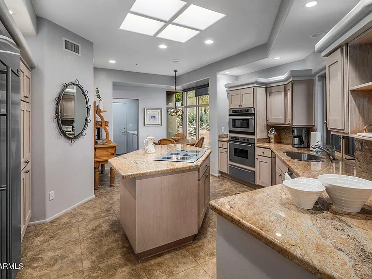 10111 E Graythorn Dr — Photo 11