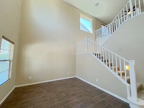 3 bed, 2446 sqft, $2,400 — Photo 3