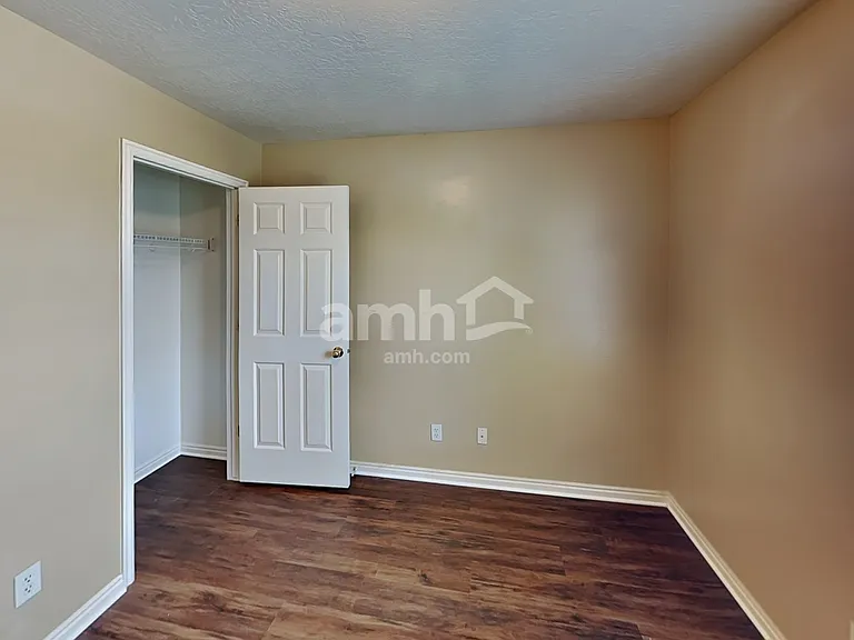 252 S 540 W — Photo 17