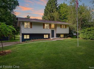 12160 Rattalee Lake Rd, Davisburg, MI 48350