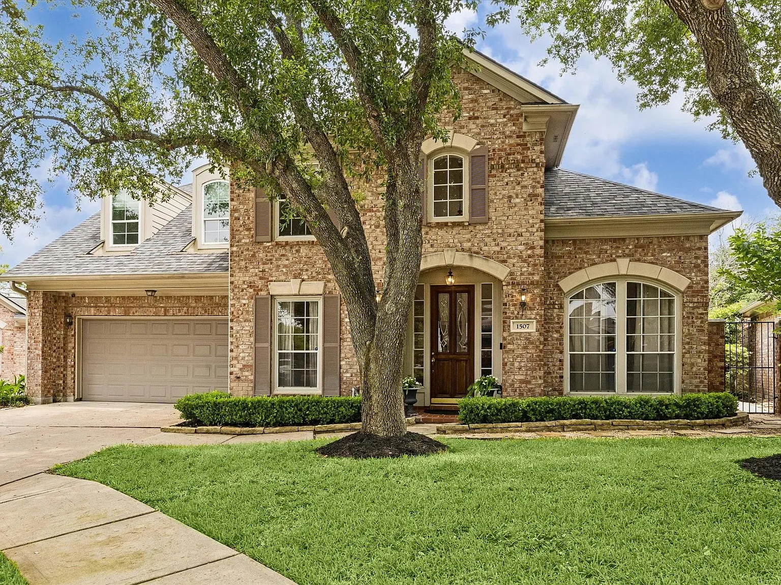 3 bed, 2.5 bath, 3388 sqft, $3,800 — Photo 1
