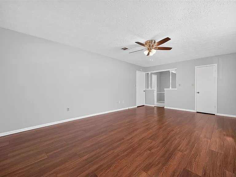5703 Green Timbers Dr — Photo 37