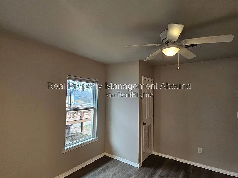 727 S Olympia Ave — Photo 28