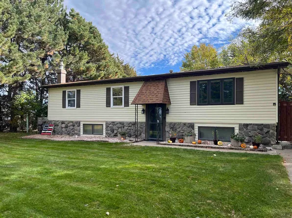 111 Hillcrest Drive, North Platte, NE 69101