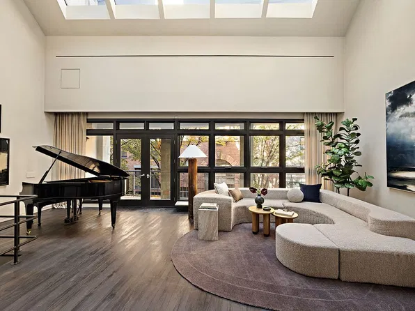 42 Downing St, New York, NY 10014