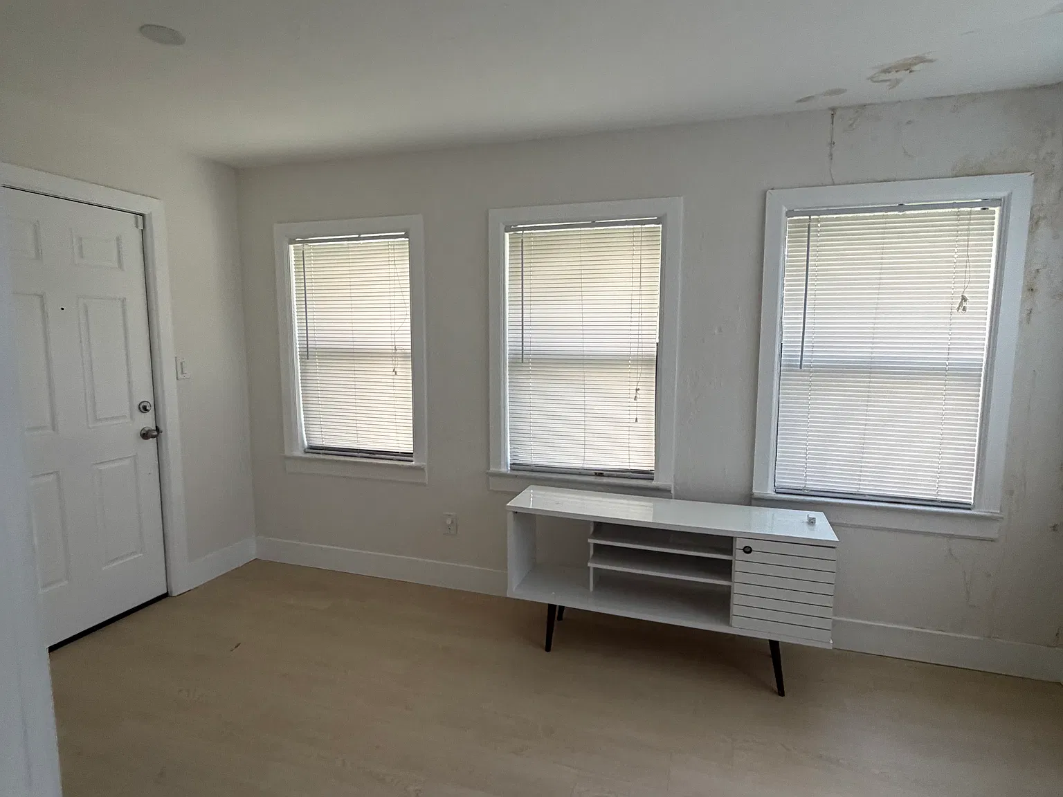 3 bed, 1400 sqft, $2,950 — Photo 4