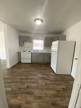 2 bed, 1.0 bath, 720 sqft, $1,000 — Photo 3