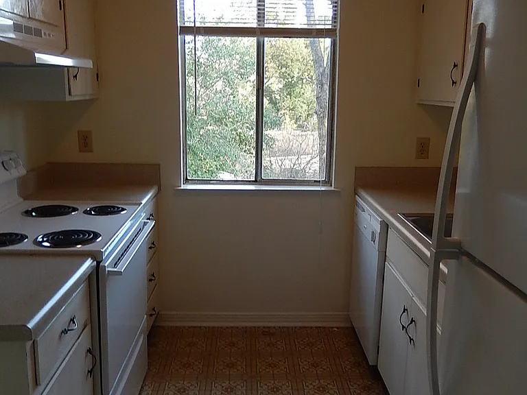 1802 Salmon Dr — Photo 4