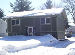 7691 Bridge Rd, Waterford, MI 48329