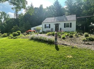 274 W Falls Rd, West Falls, NY 14170