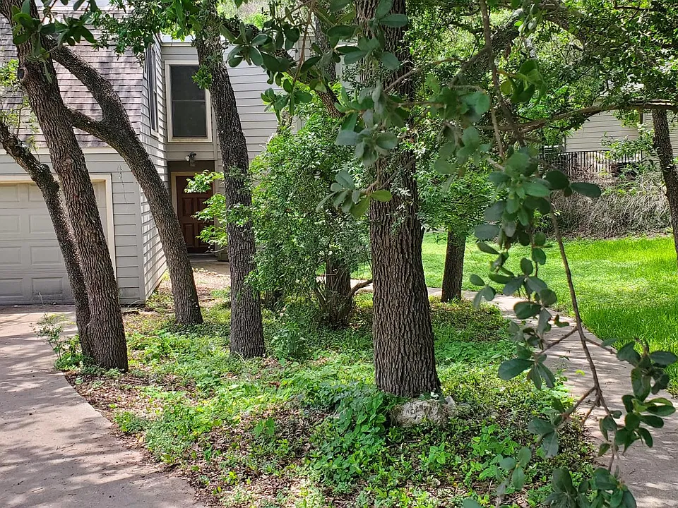 Wooded large private lot