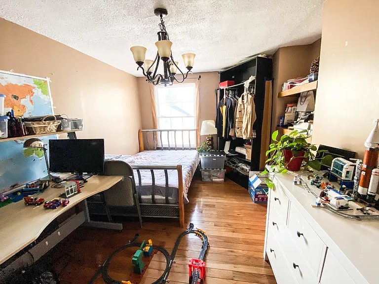 101 Magoun Ave #101 — Photo 16