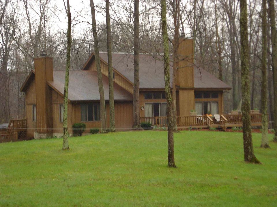Gorgeous cedar chalet home on 5 acres abutting White Water State Park