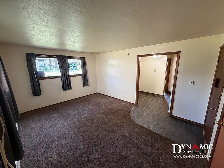 217 S Summit Ave — Photo 3