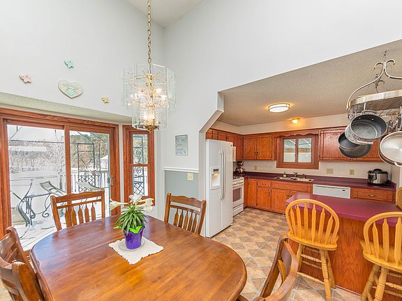 5th image of 33008 Hilary Cir NE