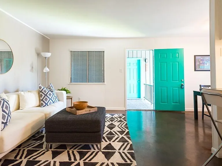 3914 Avenue D #105 — Photo 4