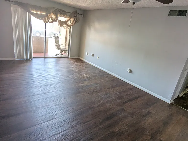 5229 Vineland Rd — Photo 7
