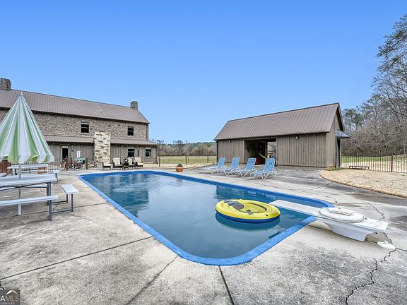 2nd image of 226 Vinson Mountain Rd