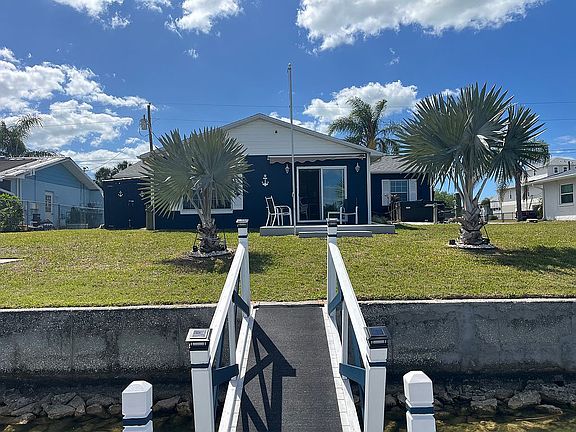 3rd image of 3388 Oleander Dr