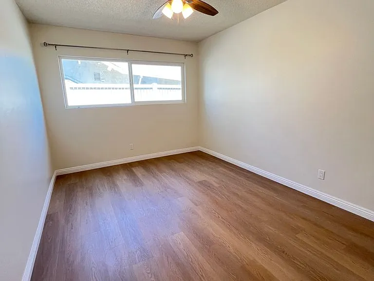 25326 Oak St — Photo 6