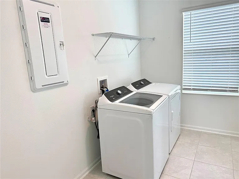 2970 Armstrong Ave — Photo 32