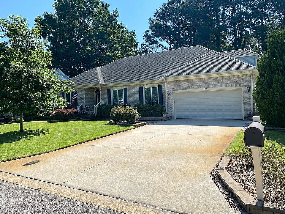 2nd image of 521 Archer Pl